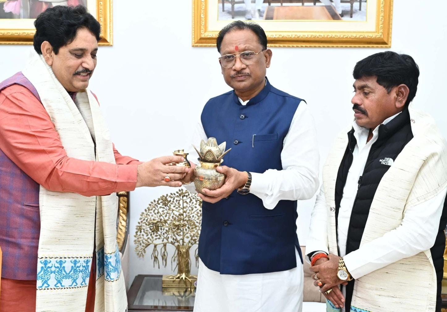 सीएम योगी ने सीएम साय को भेजा महाकुंभ में शामिल होने का आमंत्रण, प्रदेश वासियों के ठहरने और भोजन की होगी व्यवस्था