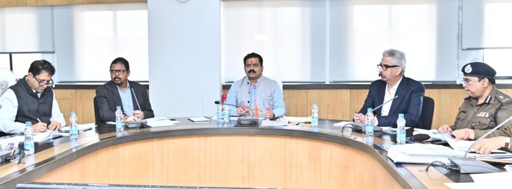 उपमुख्यमंत्री विजय शर्मा ने गृह विभाग की ली समीक्षा बैठक,नशे के अवैध कारोबारियो के खिलाफ कठोर कार्रवाई कर संपत्ति कुर्क के दिये निर्देश