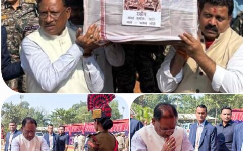 सीएम साय और डिप्टी सीएम शर्मा ने शहीद जवान के पार्थिव शरीर को दिया कंधा, कहा-किसी भी हाल में हिंसा और आतंक को नहीं किया जाएगा सहन
