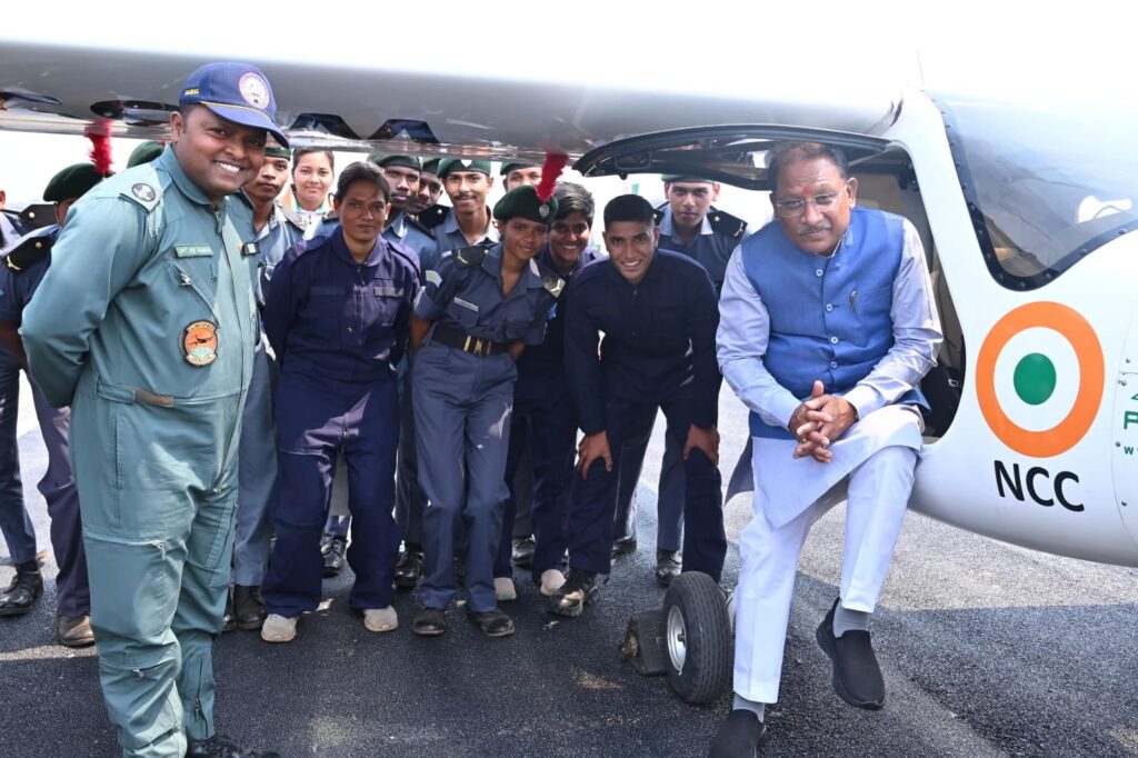 सीएम साय ने विमान उड़ान प्रशिक्षण का किया शुभारंभ, एनसीसी कैडेट्स का बढ़ाया उत्साह, कहा-राज्य सरकार युवाओं को बनाएगी पायलट