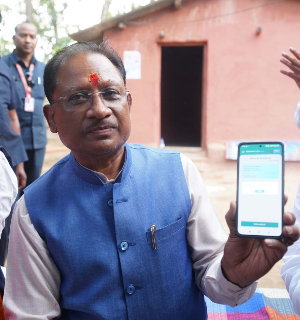 मुख्यमंत्री साय ने जगदलपुर के गांव से किया मोर दुआर-साय सरकार महाअभियान का शुभारंभ