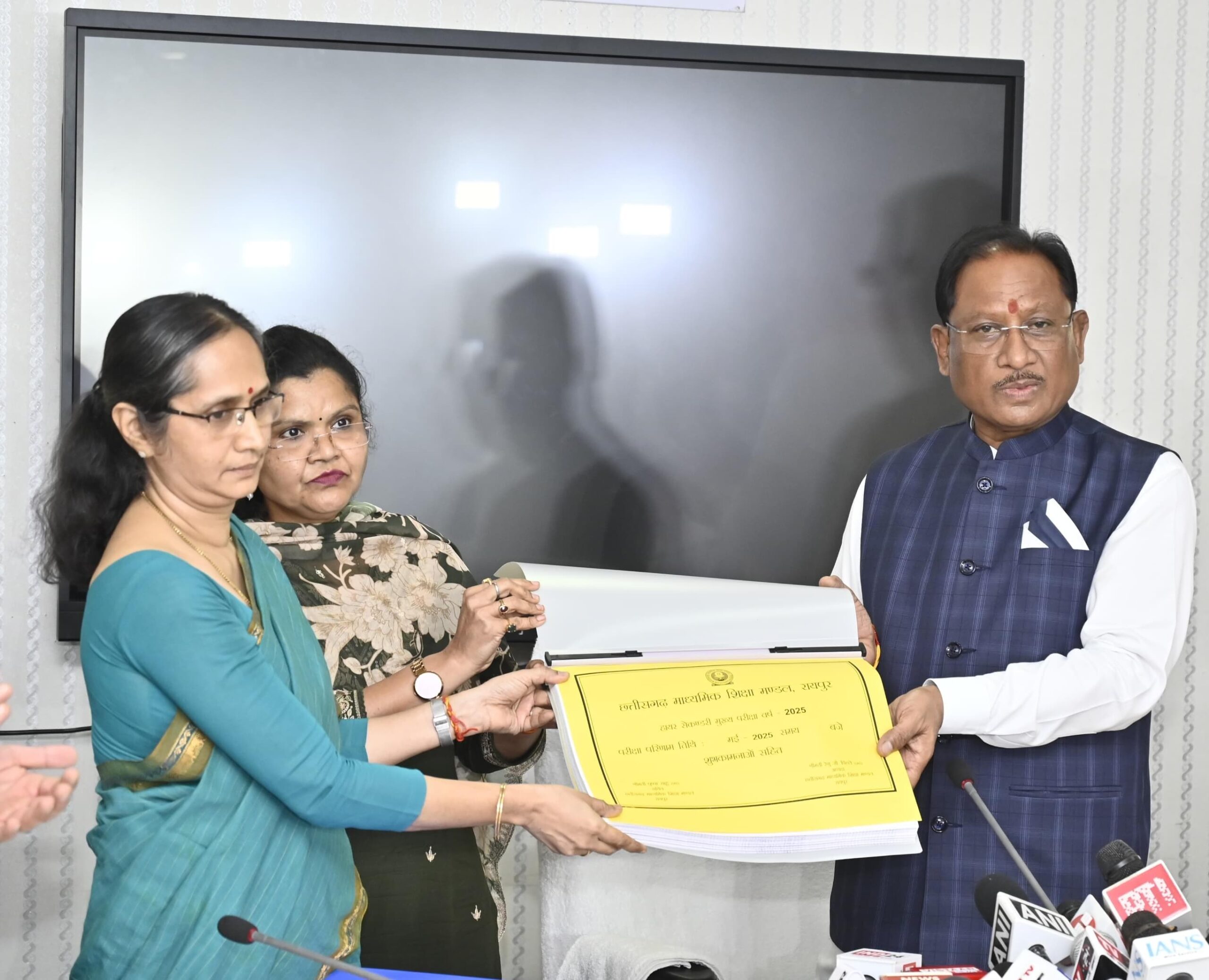 सीएम साय ने सीजीबोर्ड परिक्षा परिणाम किया जारी,हायर सेकण्डरी में अखिल और हाई स्कूल में ईशिका ने किया टॉप