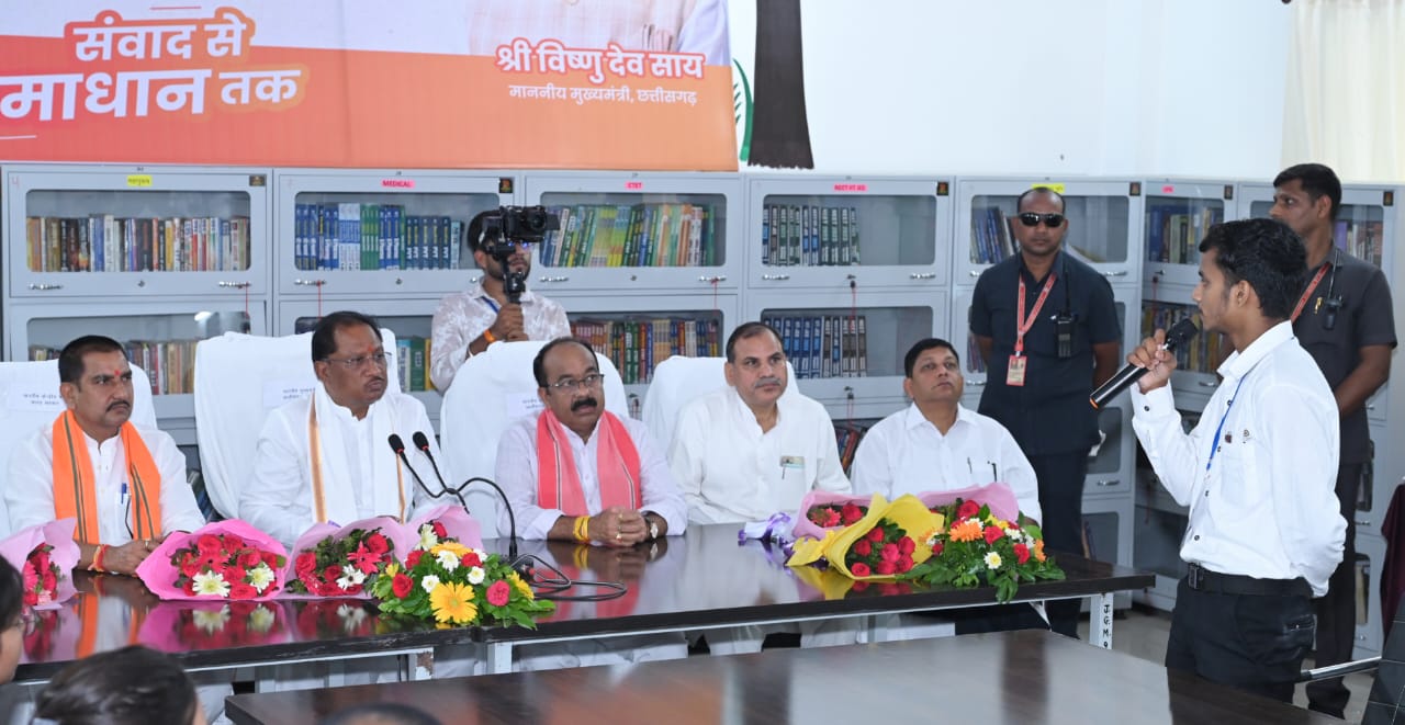 सीएम साय ने मुंगेली जिला ग्रंथालय में अतिरिक्त कक्ष का किया लोकार्पण,कहा-शिक्षा ही जीवन की असली पूंजी