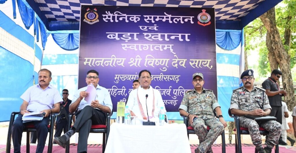 गलगम पहुंचे सीएम साय, जवानों का बढ़ाया हौसला, नक्सल विरोधी अभियान की सफलता पर दी बधाई