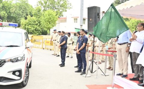 सुरक्षित सड़कों की दिशा में बड़ी पहल: सीएम साय ने 48 उड़नदस्ता वाहनों को दी हरी झंडी