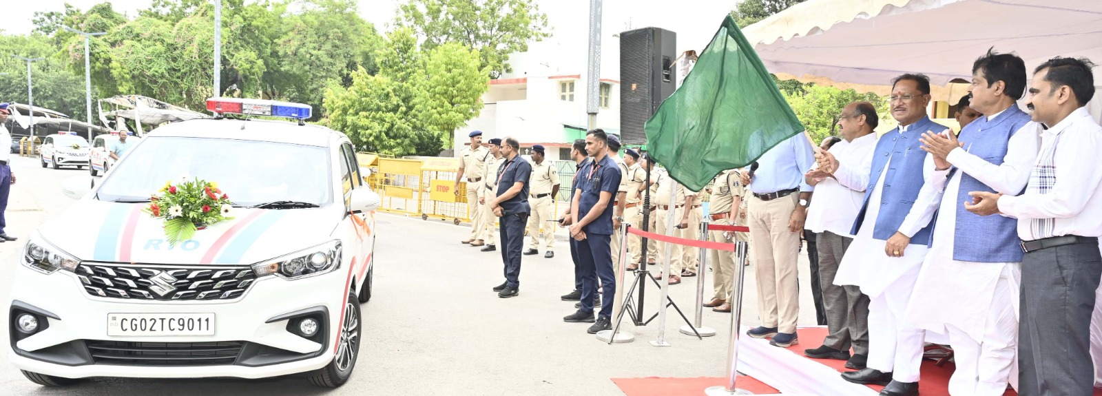 सुरक्षित सड़कों की दिशा में बड़ी पहल: सीएम साय ने 48 उड़नदस्ता वाहनों को दी हरी झंडी
