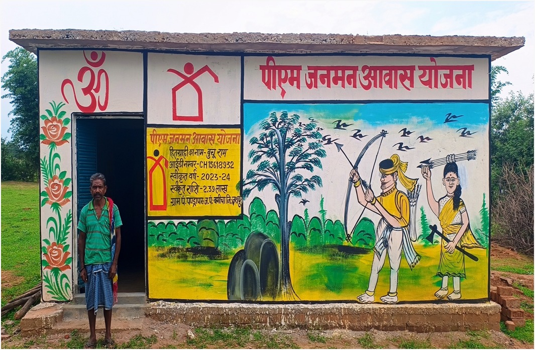 अब सुकून से बीता रहे हैं जीवन बुचू राम, प्रधानमंत्री जनमन आवास योजना से सपना हुआ साकार