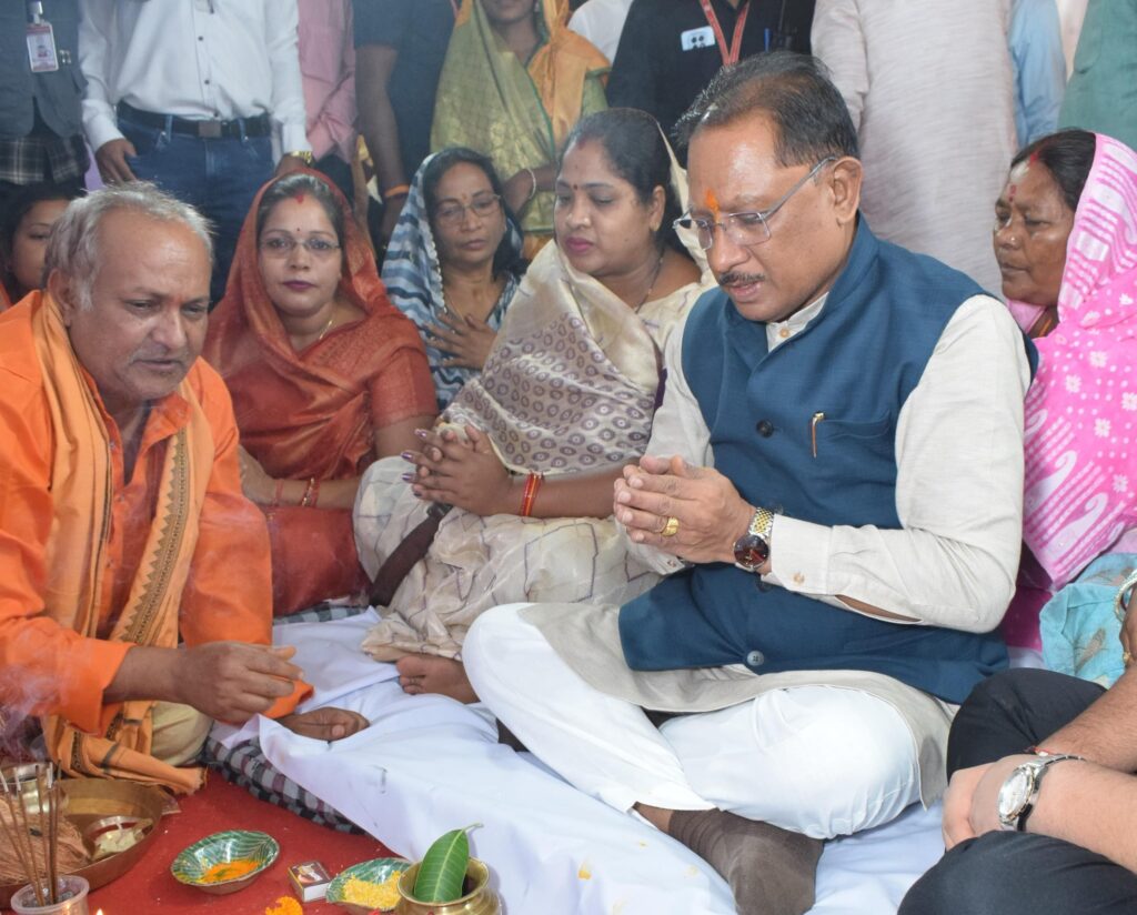 सीएम विष्णुदेव साय ने दुलदुला में 3 करोड़ से अधिक के विकास कार्यों का किया लोकार्पण और भूमिपूजन