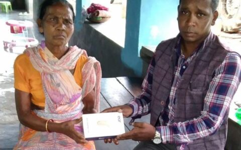 श्रवण दोष पीड़ित बुंदा लकड़ा को मिला श्रवण यंत्र, नई जिंदगी की शुरुआत से भावुक हुईं लाभार्थी