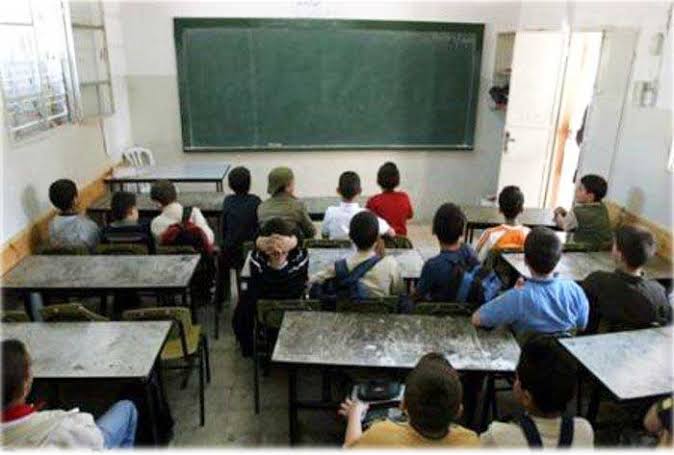 शिक्षकों की लापरवाही पर सख्त कार्रवाई: पहले दिन गैरहाज़िर 35 शिक्षकों की वेतन कटौती