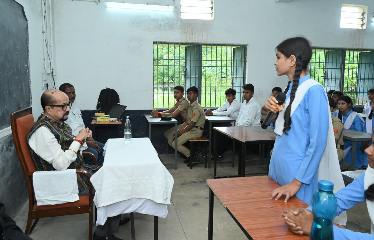 राज्यपाल डेका ने विद्यार्थियों को दिए सफलता के मंत्र