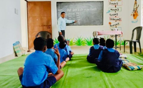 सुदूर वनांचल के स्कूल हुए गुलजार