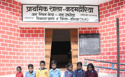 शिक्षक की व्यवस्था हो जाने से एकल शिक्षकीय विद्यालय कदमझेरिया के विद्यार्थियों का संवरेगा भाग्य