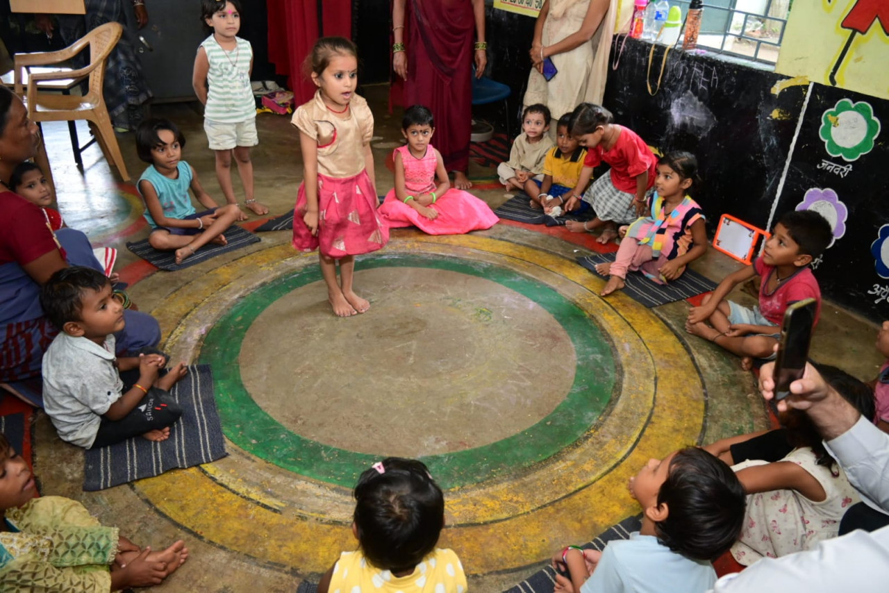 आंगनबाड़ी केंद्रों में बचपन खिल उठा – प्ले स्कूल की तर्ज पर संवर रहा भविष्य