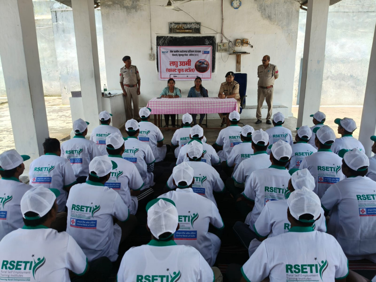 जेल में बंदियों को मिला स्वरोजगार का प्रशिक्षण, 35 बंदियों को प्रमाण पत्र