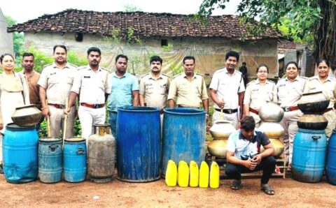 75 लीटर कच्ची शराब और 900 किलोग्राम गुड़ निर्मित पाश जब्त