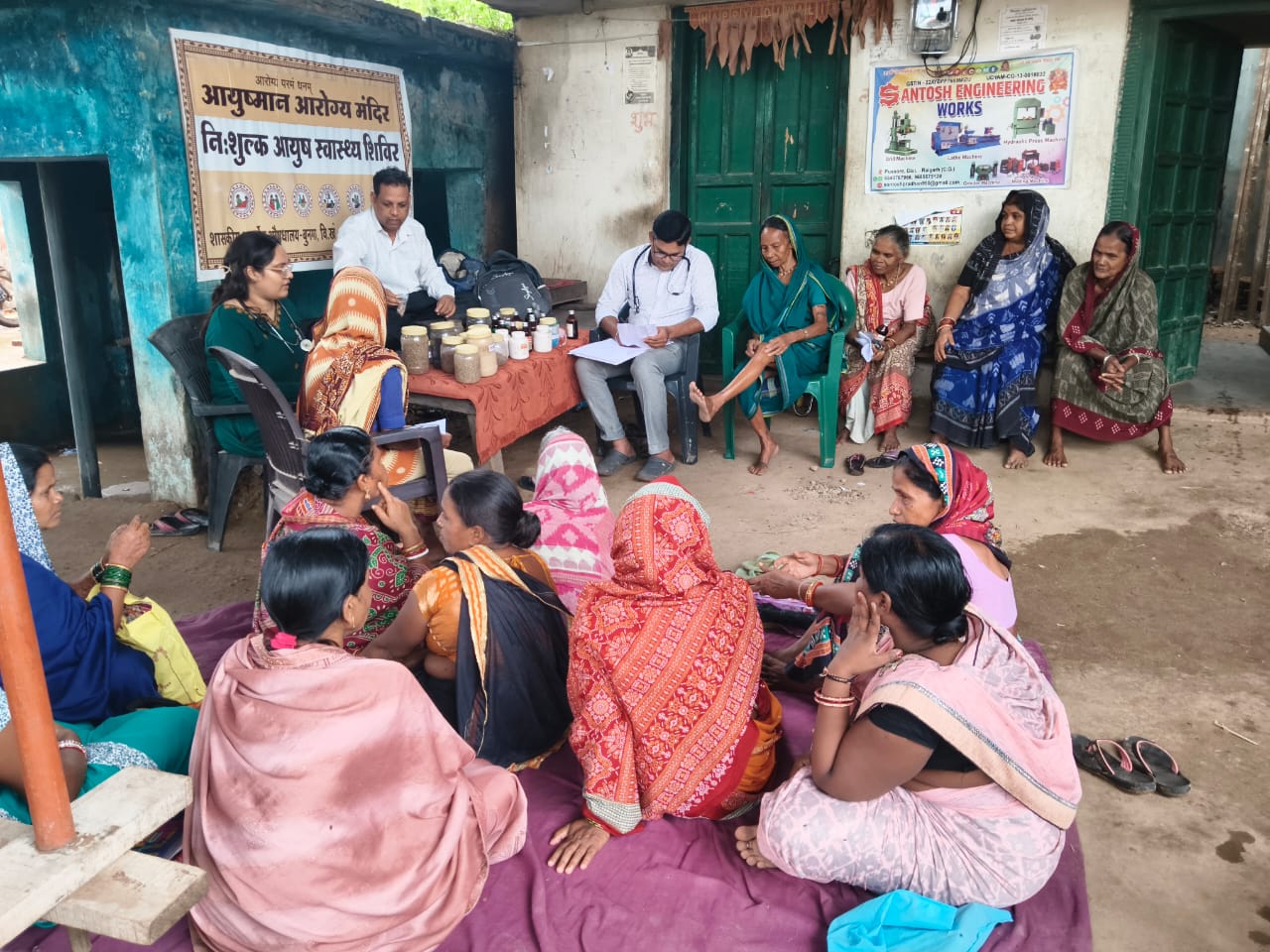 गांव-गांव लगाए जा रहे आयुर्वेद शिविर 327 मरीजों को मिला अब तक निःशुल्क उपचार