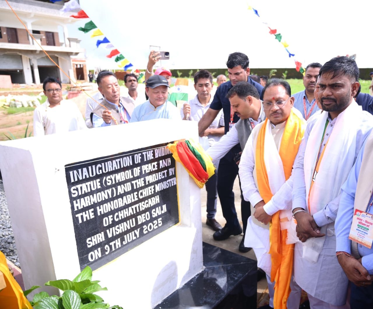 मैनपाट में भगवान बुद्ध की प्रतिमा का अनावरण, मुख्यमंत्री ने की विकास कार्यों की घोषणाएं