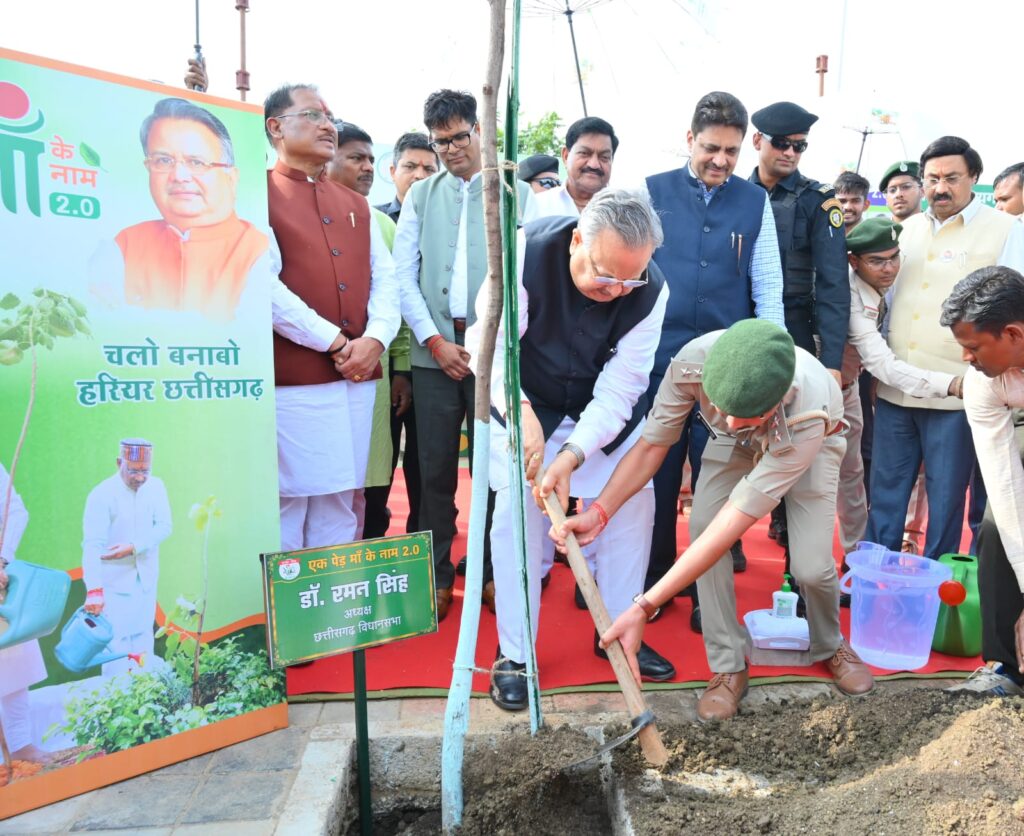 ‘‘एक पेड़ माँ के नाम’’ कार्यक्रम के तहत् नवीन विधानसभा परिसर में हुआ ‘‘पौधारोपण’…