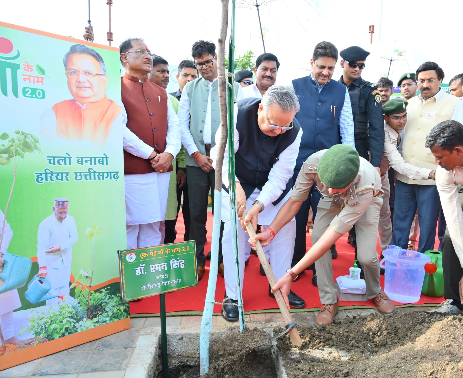 ‘‘एक पेड़ माँ के नाम’’ कार्यक्रम के तहत् नवीन विधानसभा परिसर में हुआ ‘‘पौधारोपण’…
