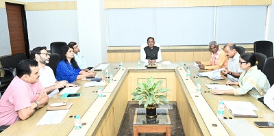 मुख्यमंत्री साय का निर्देश—सड़कों पर घूमने वाले निराश्रित पशुओं पर लगे लगाम, विभागीय समन्वय से बने स्थायी समाधान