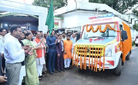सीएसआर निधि से प्रदत्त एम्बुलेंस में उपलब्ध है बेसिक लाइफ सपोर्ट समेत आधुनिक सुविधाएँ