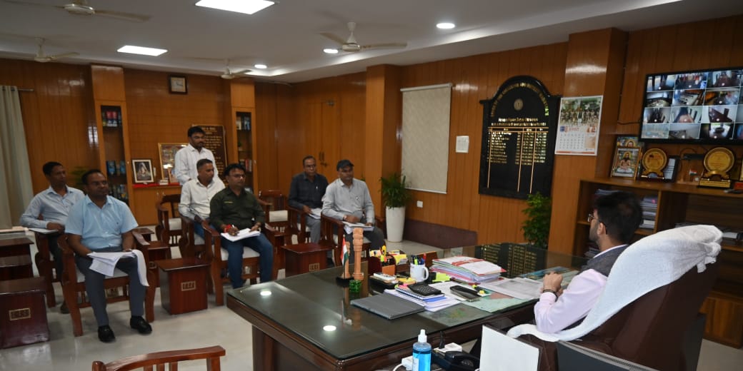 सघन जांच अभियान चलाकर उर्वरक की कालाबाजारी पर करें कार्यवाही -कलेक्टर