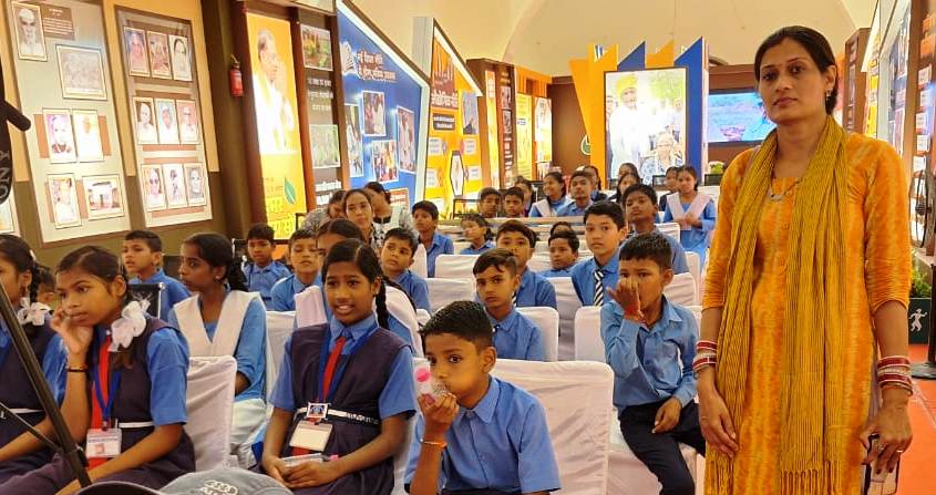 “25 वर्ष का गौरव: रायपुर टाउन हॉल में छत्तीसगढ़ की भव्य फोटो प्रदर्शनी”