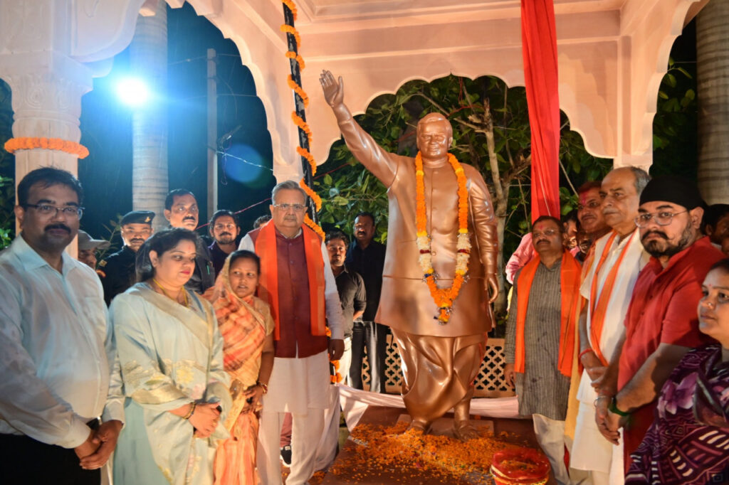 विधानसभा अध्यक्ष ने भारत रत्न अटल बिहारी वाजपेयी की पुण्यतिथि पर अटल परिसर का किया लोकार्पण