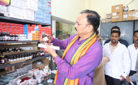 आकस्मिक निरीक्षण, स्वास्थ्य मंत्री जायसवाल का प्राथमिक स्वास्थ्य केन्द्र जेवरा मे