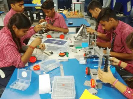 जिले के 700 से अधिक छात्रों ने एक घंटे में टिंकरिंग का बनाया रिकॉर्ड