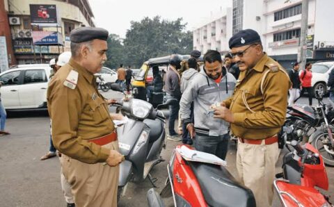 विद्यार्थियों से यातायात नियमों का पालन कराने कलेक्टर ने प्राचार्यों को जारी किया परिपत्र
