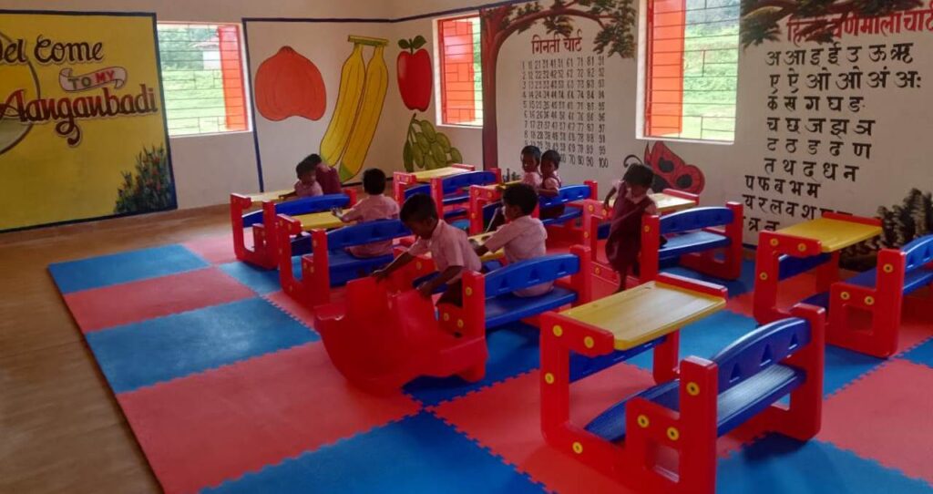 महानगरों के प्ले स्कूल की तरह सुंदर आंगनबाड़ी पहाड़ी कोरवा बस्तियों में
