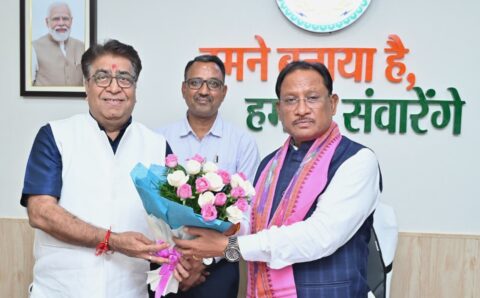 मुख्यमंत्री से ट्रिपल आई टी नया रायपुर के निदेशक प्रोफेसर ओमप्रकाश व्यास ने की सौजन्य मुलाकात