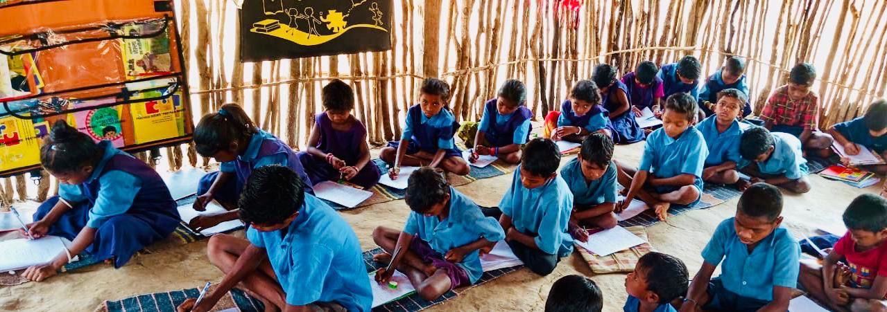 माओवादी प्रभावित सुरपनगुड़ा में शिक्षा की नई सुबह, युक्तिकरण योजना से नियुक्त हुए नियमित शिक्षक