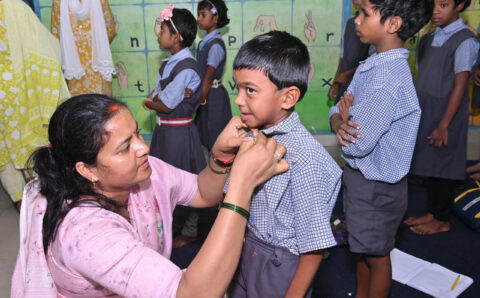 मंत्री राजवाड़े ने दिव्यांग बच्चों से की आत्मीय मुलाकात