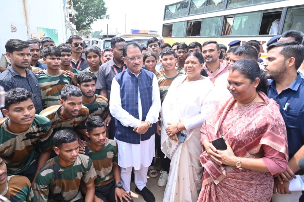 मुख्यमंत्री साय से 26 अग्निवीरों ने की सौजन्य मुलाकात