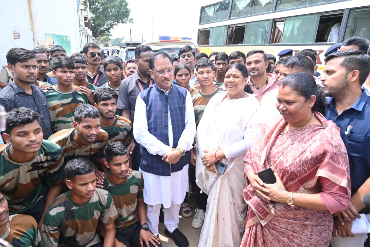 मुख्यमंत्री साय से 26 अग्निवीरों ने की सौजन्य मुलाकात