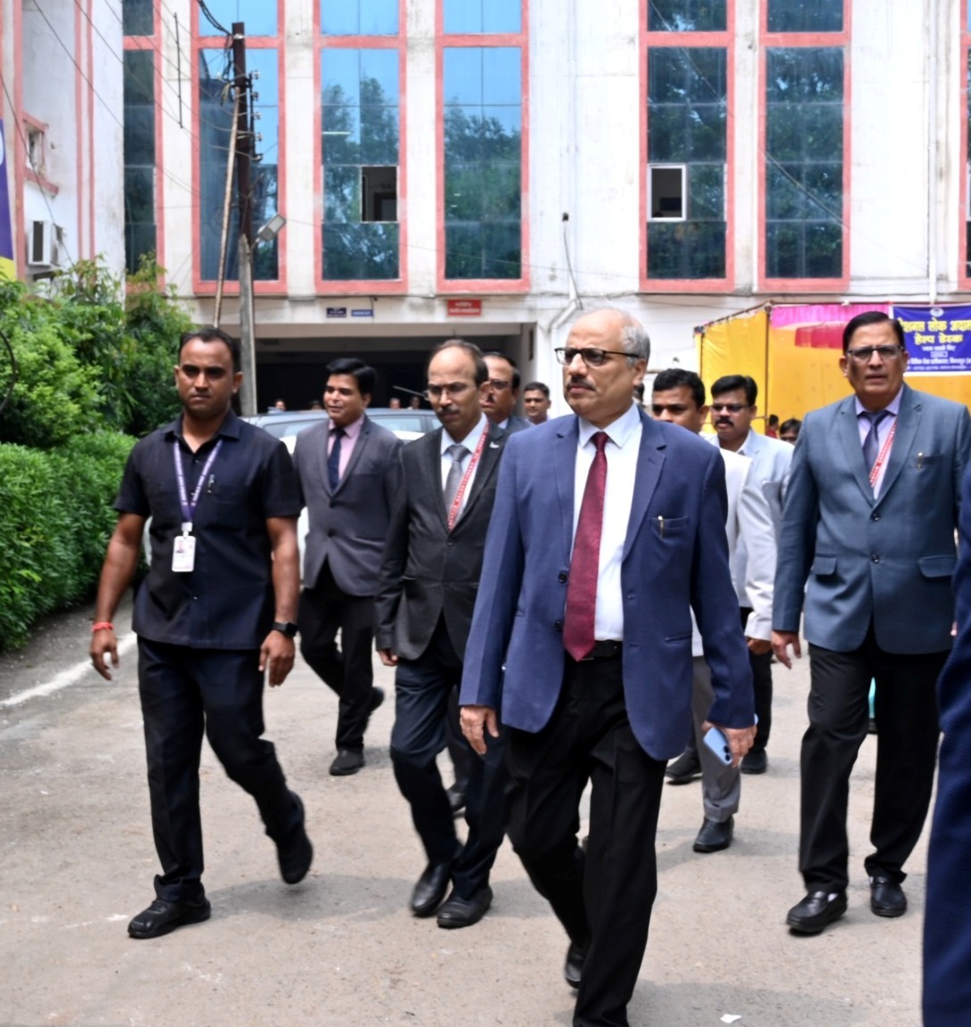 छत्तीसगढ उच्च न्यायालय के मुख्य न्यायाधीश न्यायमूर्ति रमेश सिन्हा ने नेशनल लोक अदालत के तहत सुनवाई का लिया जायजा 