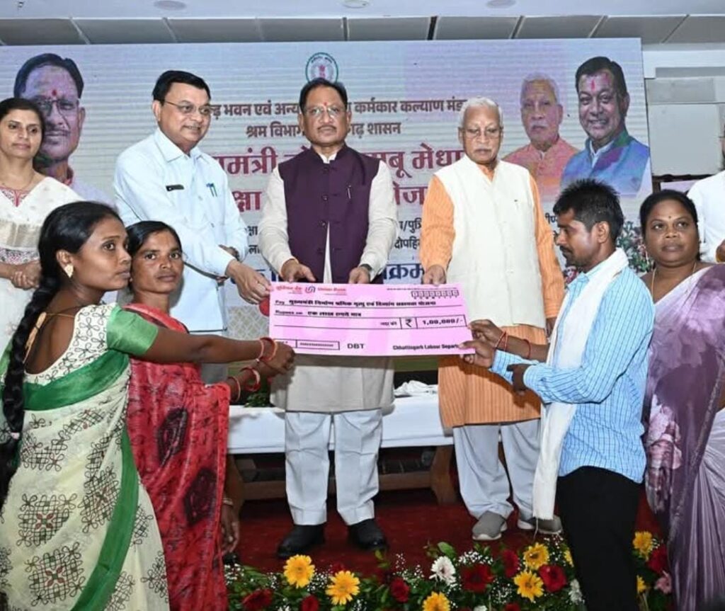 छत्तीसगढ़ भवन एवं अन्य सन्निर्माण कर्मकार कल्याण मंडल अंतर्गत अब तक 8.39 लाख निर्माण श्रमिक लाभान्वित