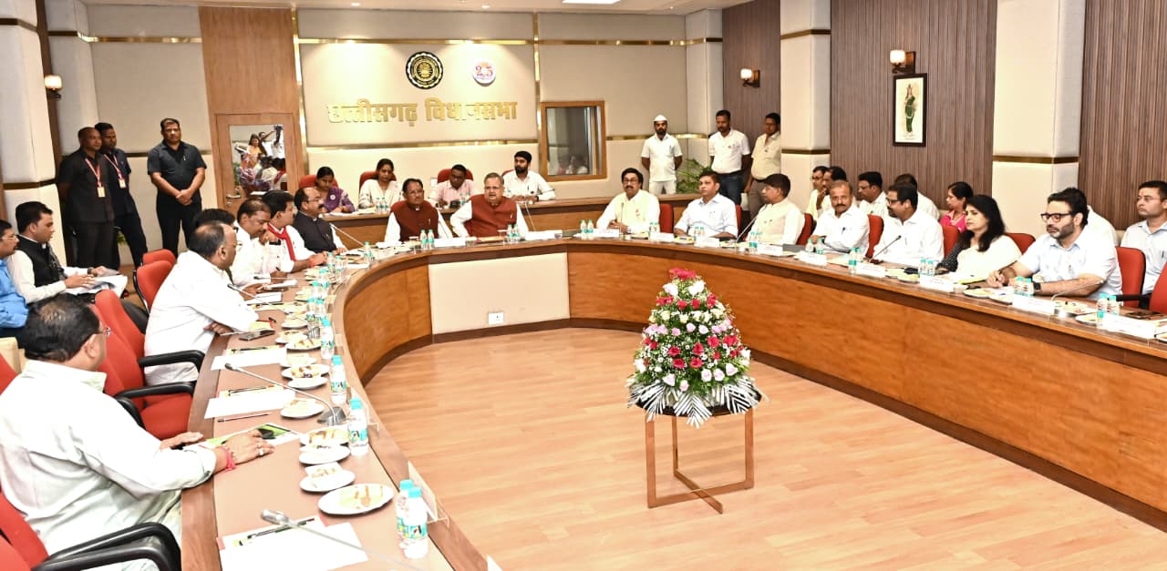 प्रधानमंत्री मोदी के छत्तीसगढ़ आगमन की तैयारियों को लेकर उच्च स्तरीय बैठक सम्पन्न