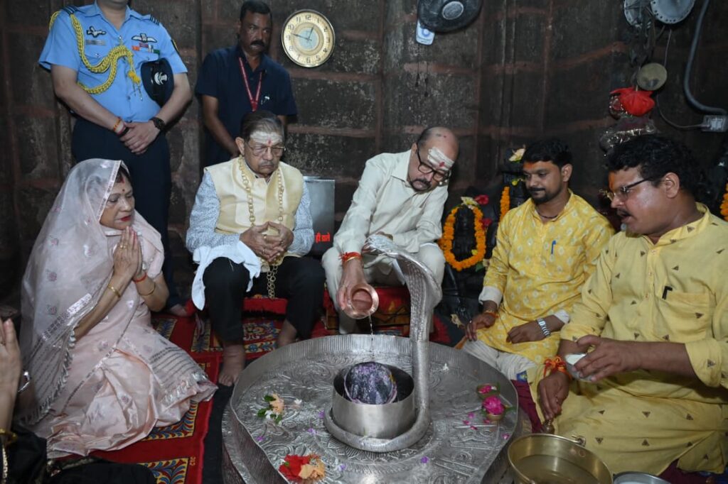 राज्यपाल डेका ने भोरमदेव मंदिर में की विशेष पूजा-अर्चना, प्रदेश की खुशहाली एवं समृद्धि की कामना