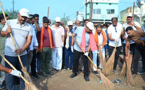 उप मुख्यमंत्री साव की अगुवाई में महामाया मंदिर से अस्पताल तक सफाई