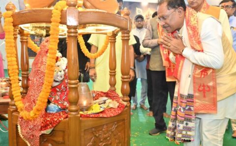 नवरात्रि गरबा उत्सवों में शामिल हुए मुख्यमंत्री विष्णु देव साय, प्रदेशवासियों की खुशहाली और समृद्धि की कामना की