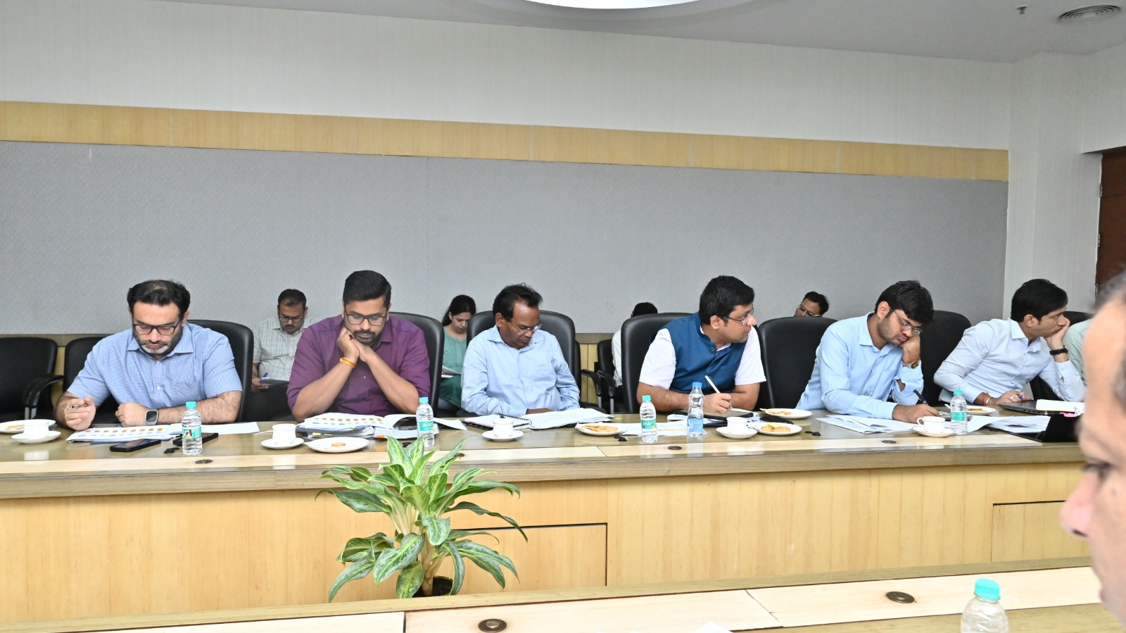 मुख्यमंत्री के प्रमुख सचिव ने नक्सल प्रभावित जिलों में विकास कार्यों की समीक्षा की