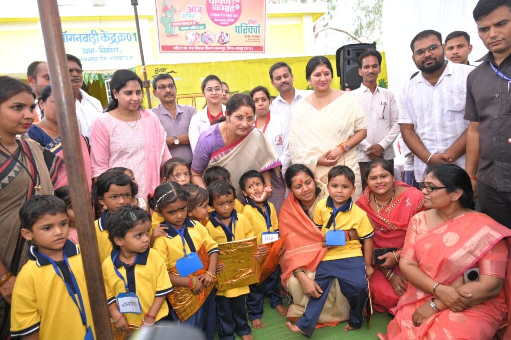 केन्द्रीय मंत्री अन्नपूर्णा ने निमोरा मॉडल आंगनबाड़ी का किया अवलोकन, राष्ट्रीय पोषण माह के आठवें संस्करण में आमजन की सहभागिता का किया आह्वान
