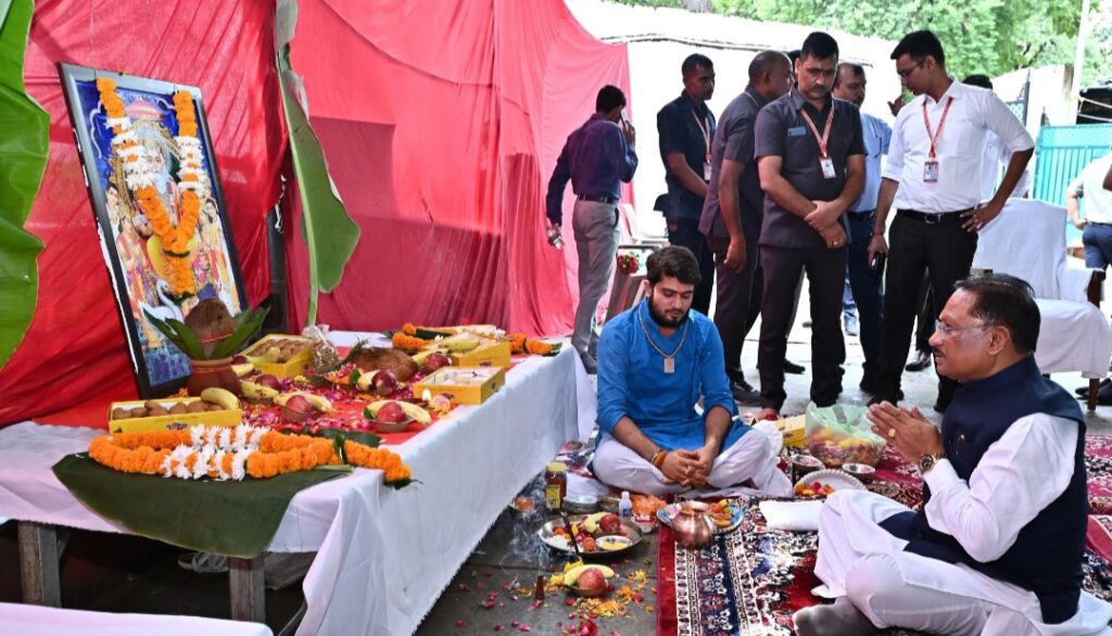 भगवान विश्वकर्मा जयंती पर मुख्यमंत्री ने की पूजा-अर्चना, श्रमवीरों को बताया प्रगति का आधार