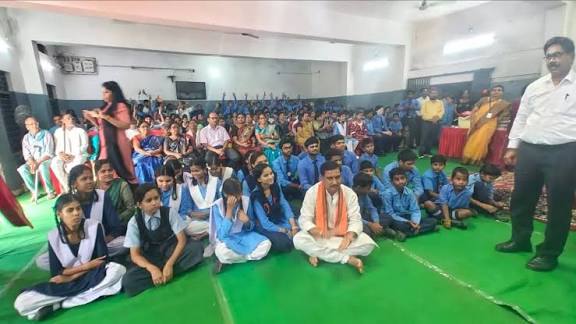 स्मार्ट चैटबॉट से घर बैठे मिलेगी नागरिक सुविधाएं