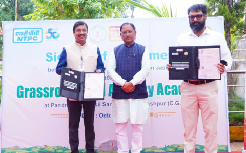 जशपुर जिले के सन्ना पंडरापाठ में तीरंदाजी अकादमी स्थापित करने हेतु एनटीपीसी के साथ हुआ एग्रीमेंट