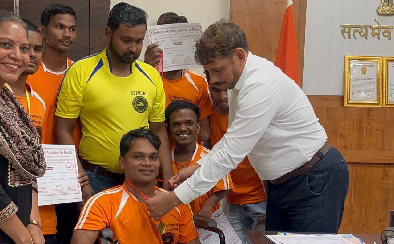 राज्य स्तरीय पैरा स्विमिंग चौम्पियनशिप में कबीरधाम के खिलाड़ियों ने जीते 14 पदक